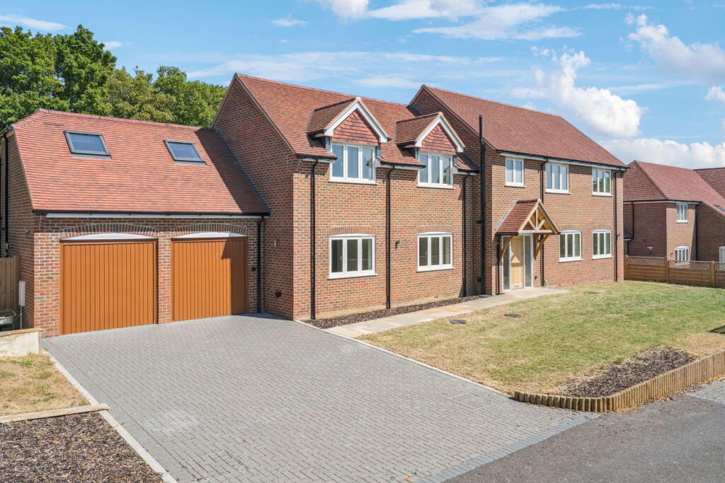 Main image of property: Hawthorn House, North End Road, Quainton, Aylesbury, HP22 4BD