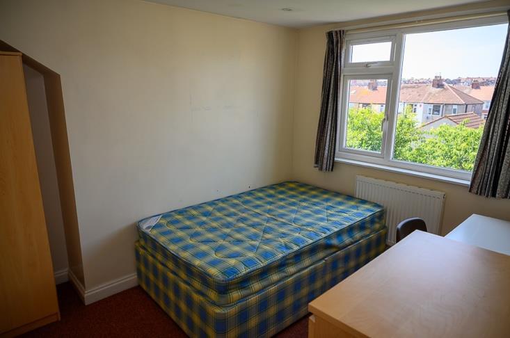 6 bedroom terraced house for rent