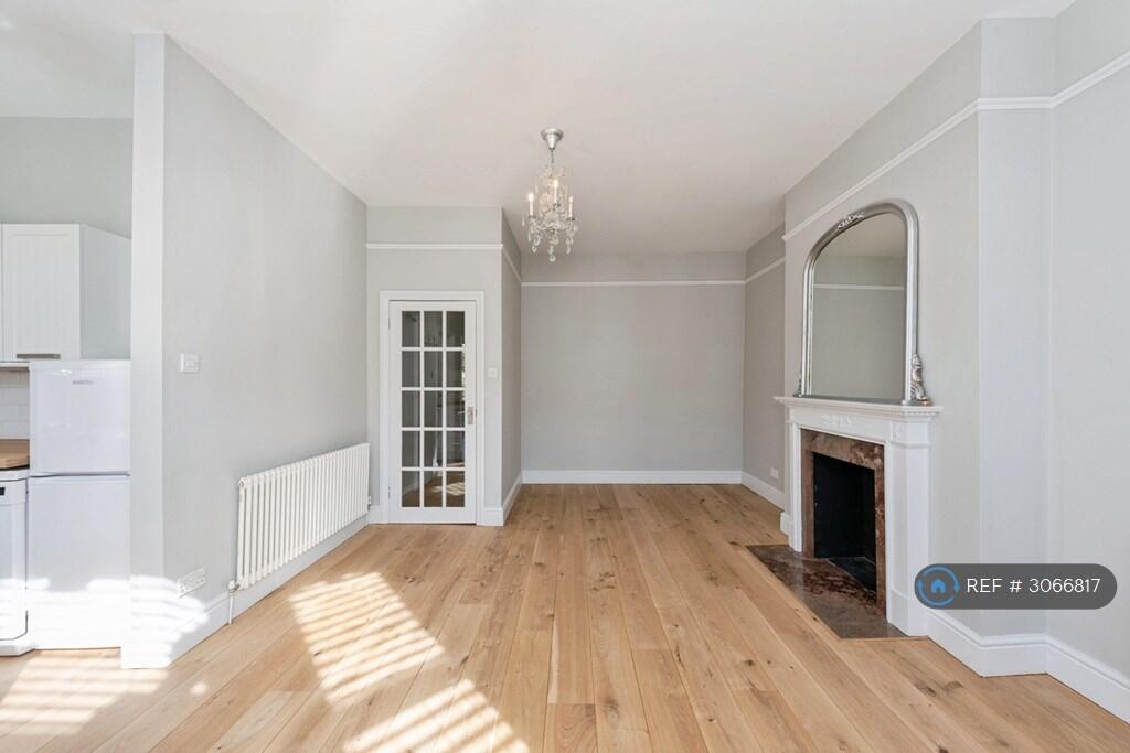 Apartment in Richmond, Petersham - View 3