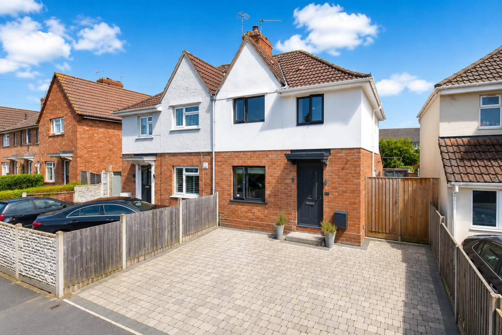 Main image of property: Beautifully presented and extended home on Lake Road, Bristol