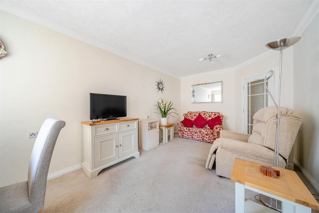 Apartment in Bishop's Stortford, Hockerill - View 3