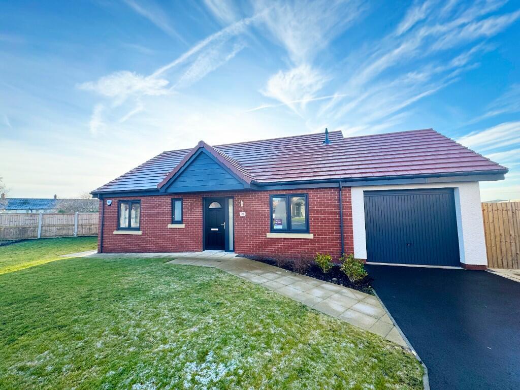 3-bed detached on The Boulevard, 
Middle Deepdale, Scarborough, 
YO11 3EX, £399,950