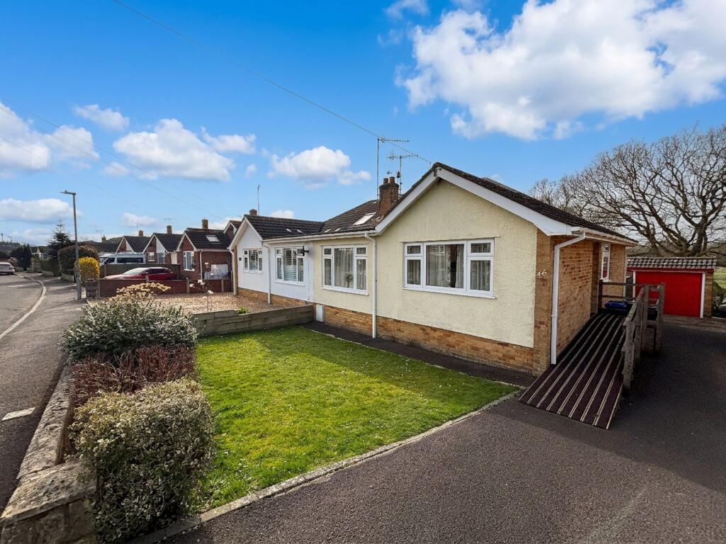 3-bed semi-detached on Moot Gardens, Downton, SP5, £360,000