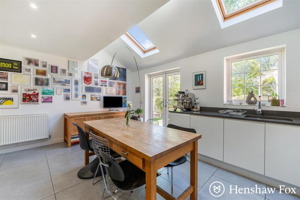 House in Romsey, Meadow View - More