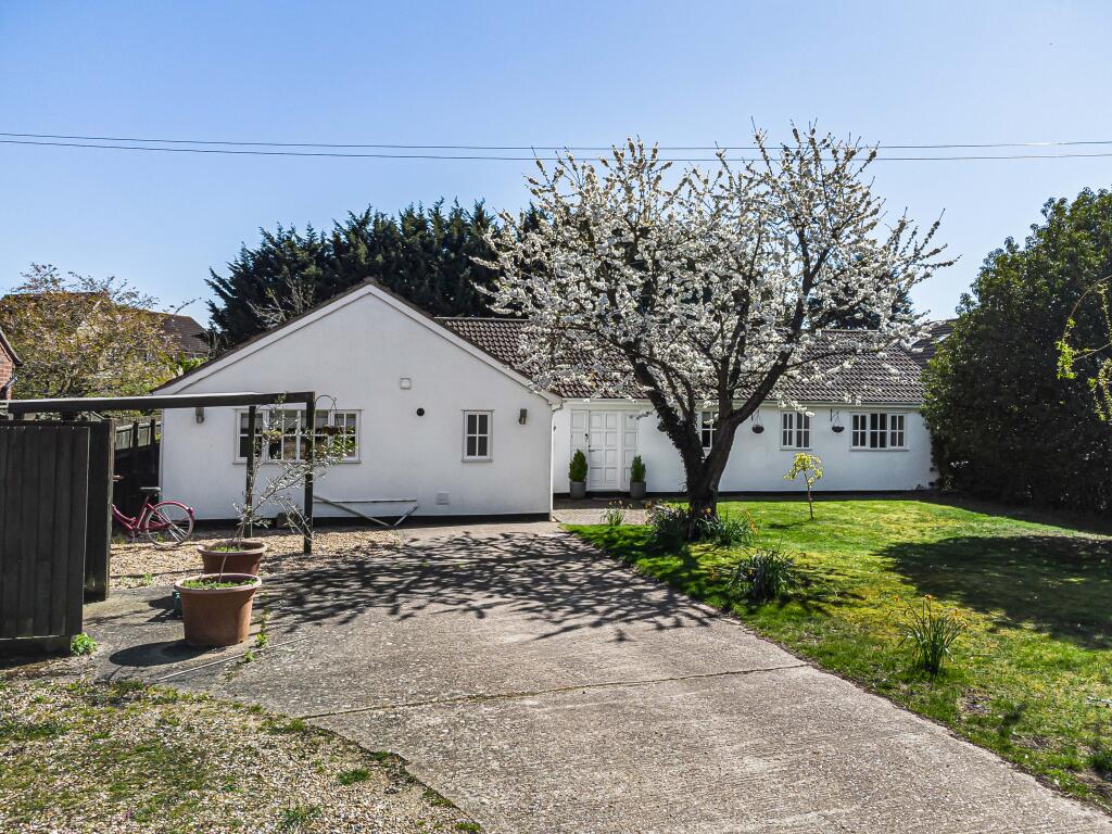 4-bed house on Highfields Road, Highfields Caldecote, £725,000