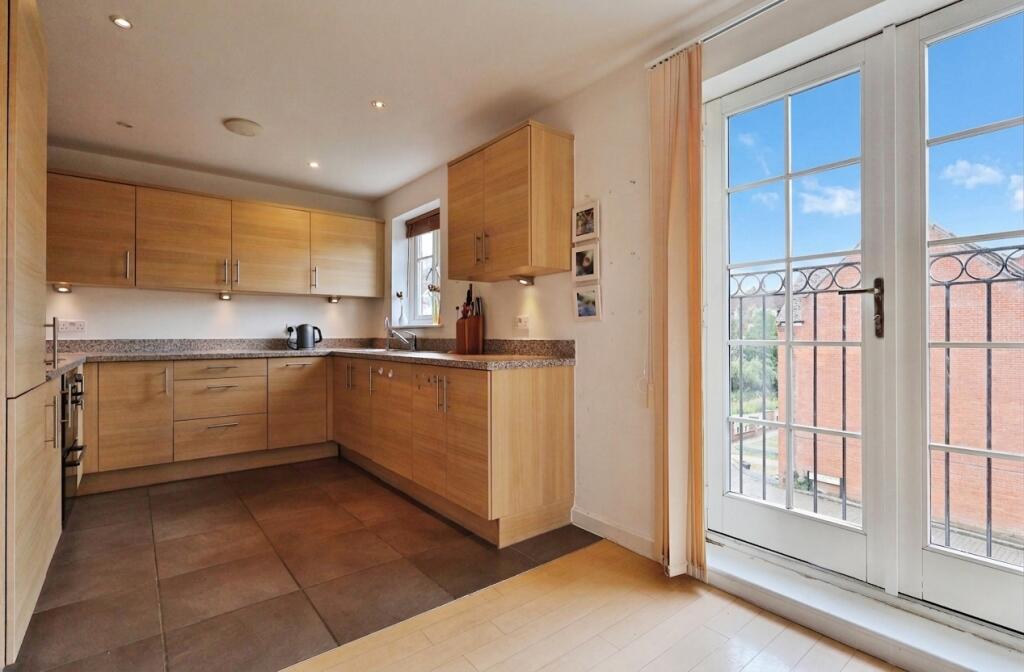 Apartment in North Hertfordshire, Hertfordshire - More