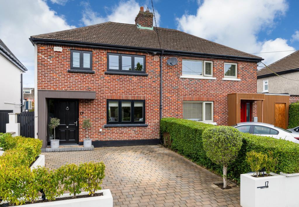 Main image of property: 17 Oakley Park, Clontarf, Dublin 3, D03 DY88