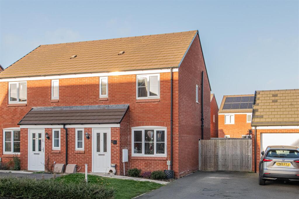 Main image of property: Manningham Lane, Barton Seagrave
