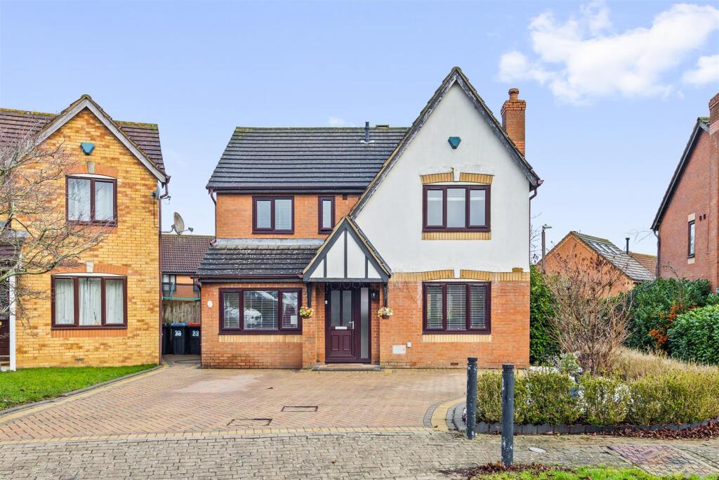 5-bed detached on Orbison Court, Crownhill, Milton Keynes, £550,000