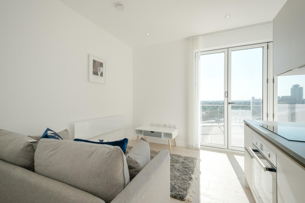 Main image of property: Apt Parkview, Great West Road, Brentford, TW8