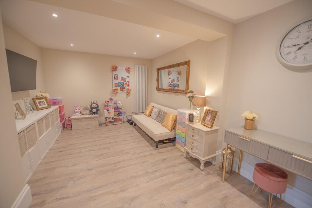 4 Holly Fold, Eastburn BD20 7SY - View 4