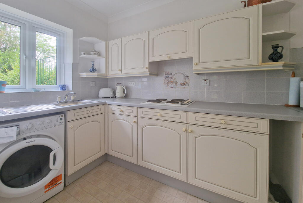 Apartment in Southampton - View 5