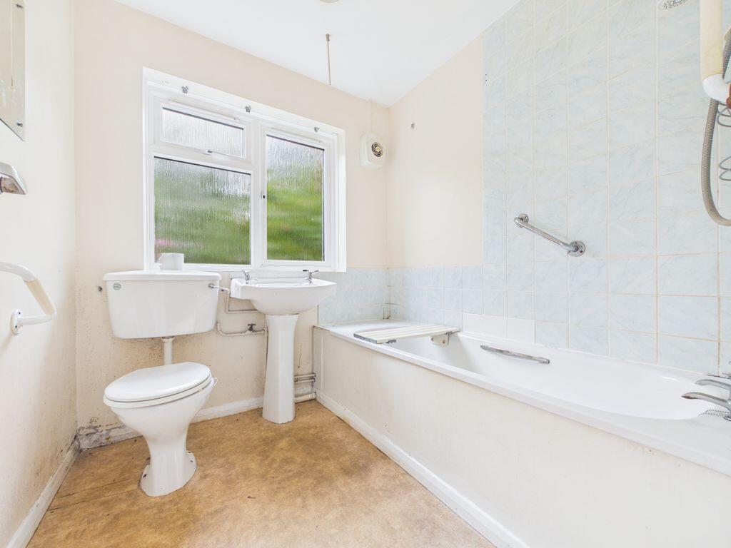 House in Cotswold, Chedworth - More