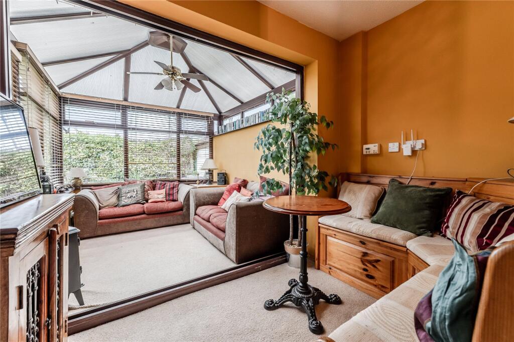 House in Leeds, Larkfield, Rawdon - View 2