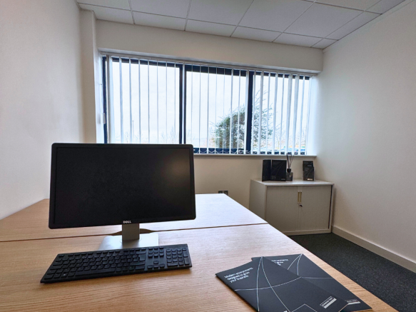 250 sqft office