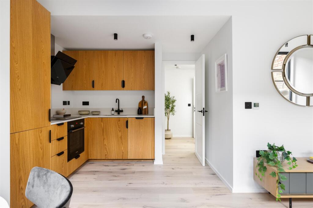 House in London - View 2