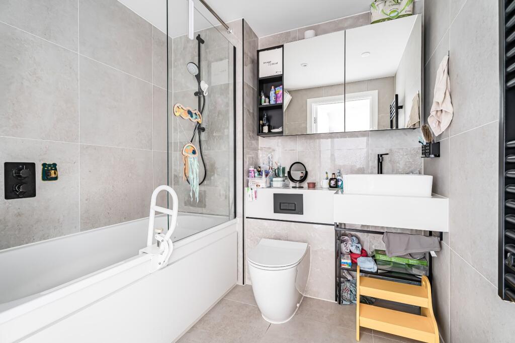 Apartment in London - More