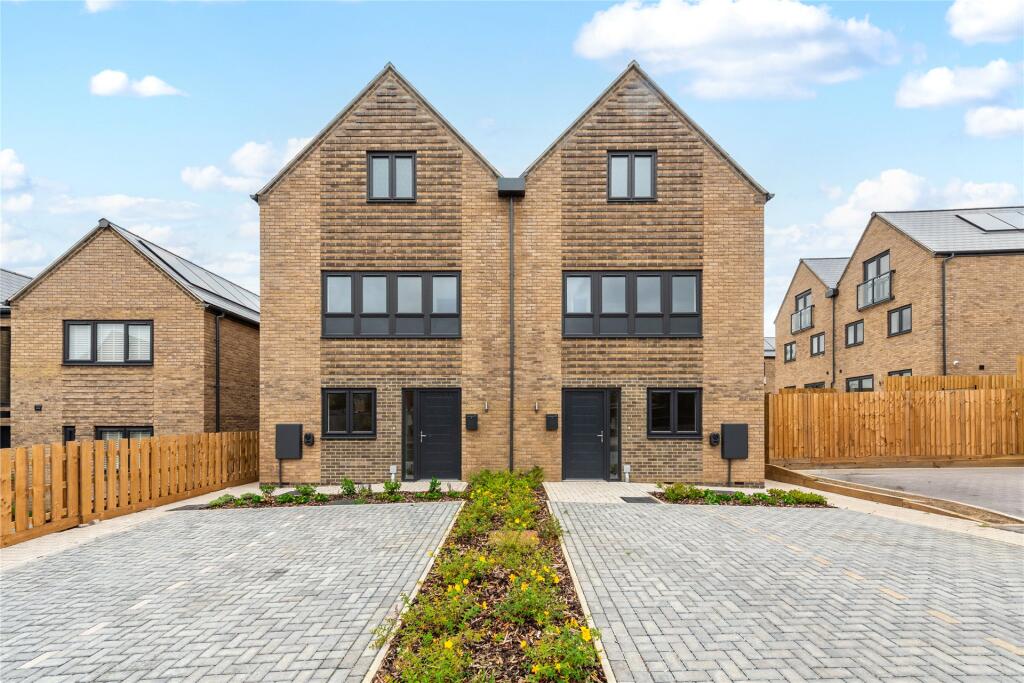 Main image of property: Black Horse Lodge, Oakridge Park, Milton Keynes, Buckinghamshire, MK14