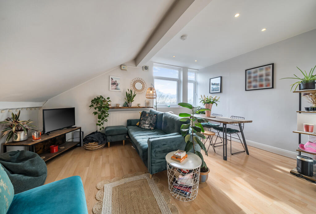 Main image of property: Streatham Common North, London, SW16