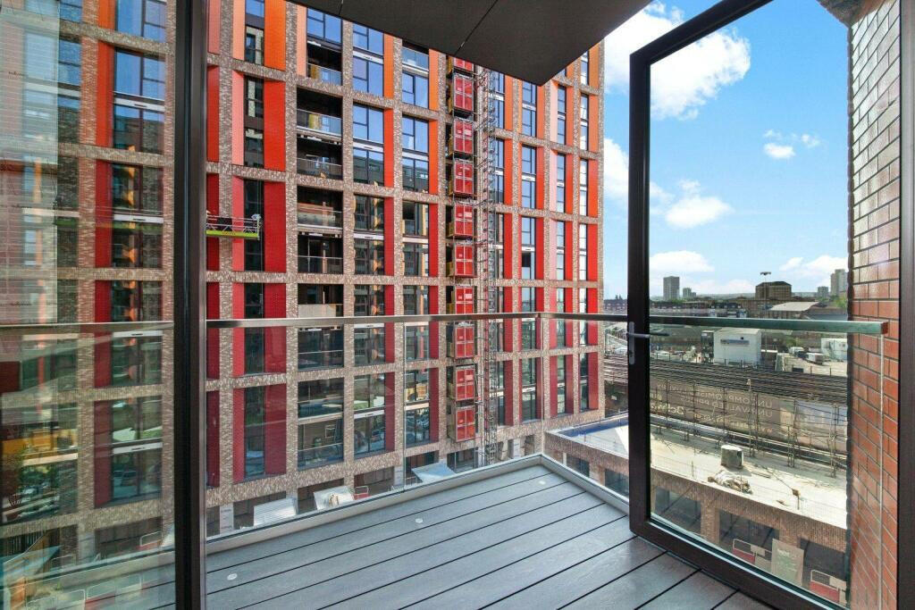 Haines House, 10 Charles Clowes Walk, London, SW11 photo 4