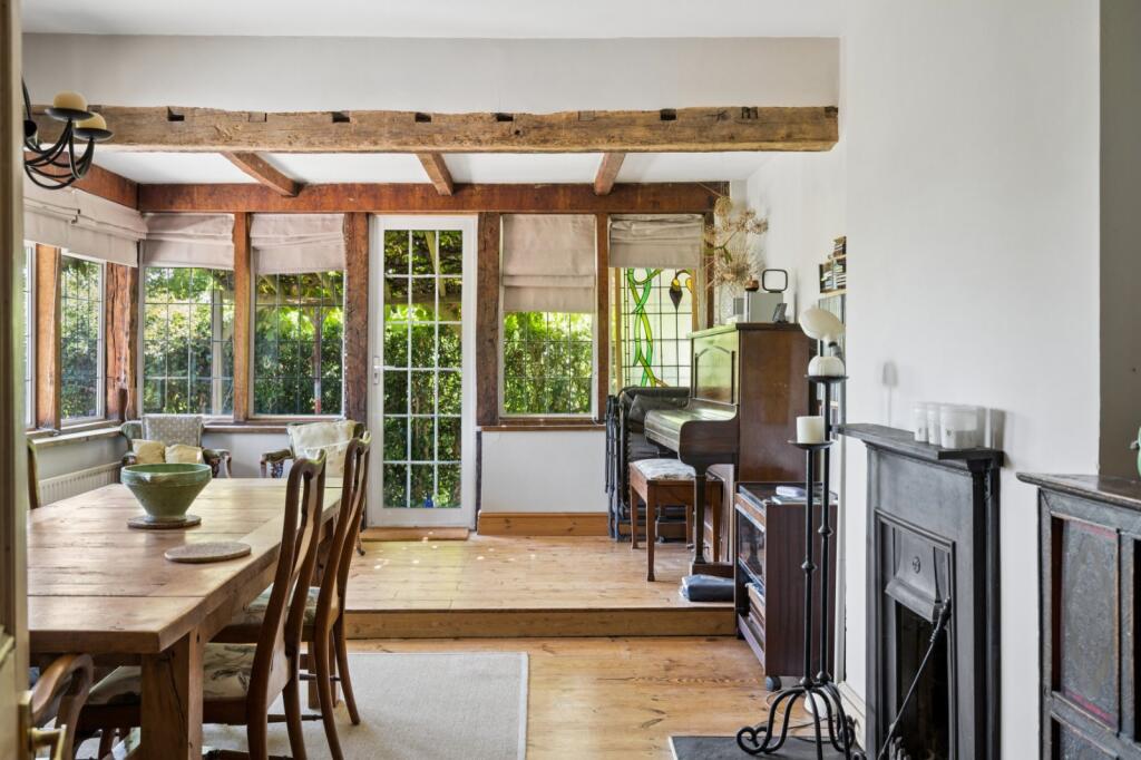 Finch Lane, Amersham, Buckinghamshire, HP7 - More