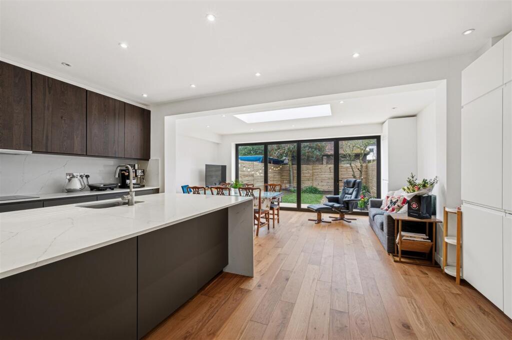 House in London, West Barnes - View 3