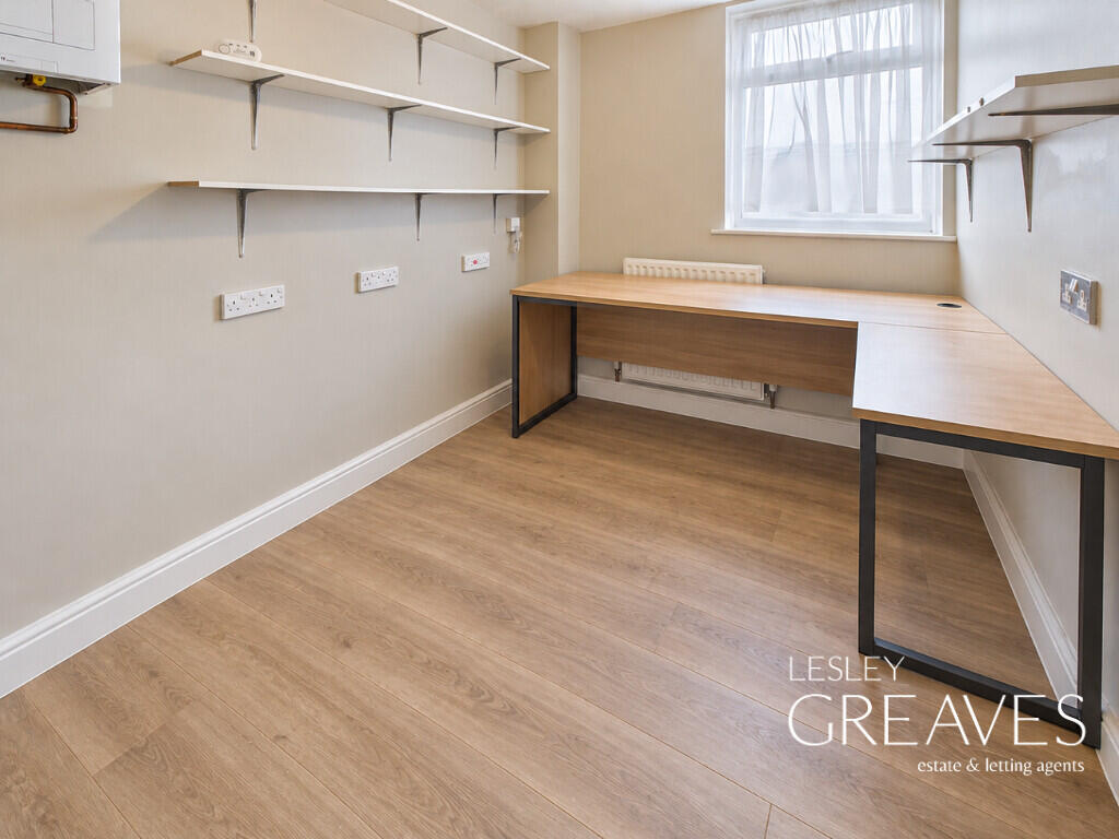 House in Nottingham, Gedling - More