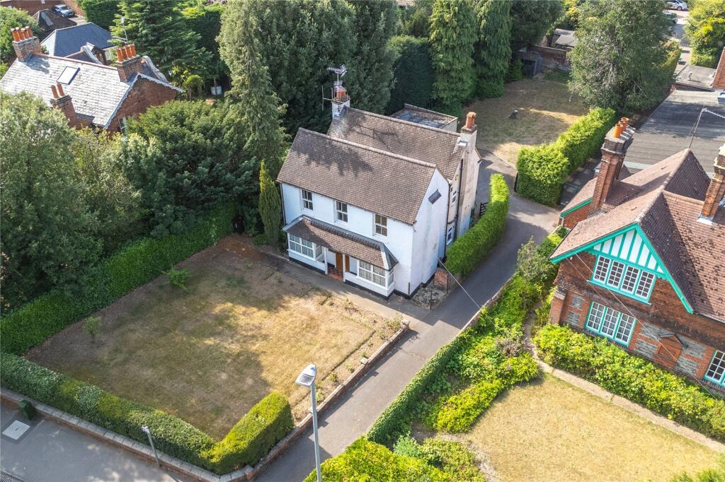 3-bed detached on London Road, Twyford, Berkshire, RG10, £995,000