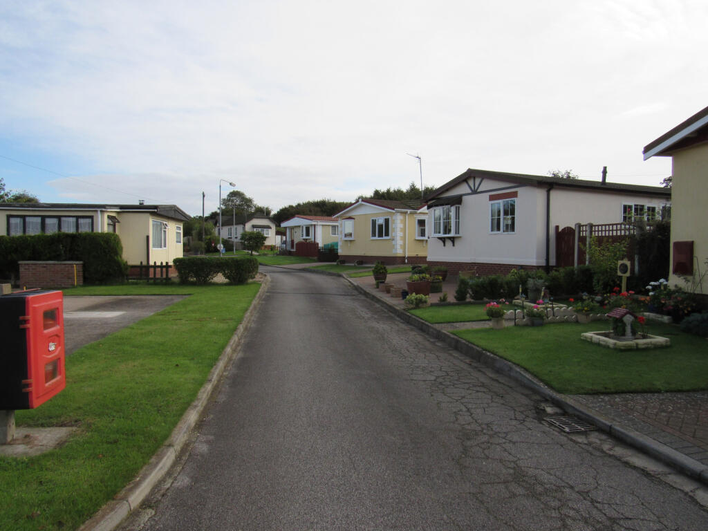2-bed caravan on Gainsborough, Lincolnshire, DN21, £150,000