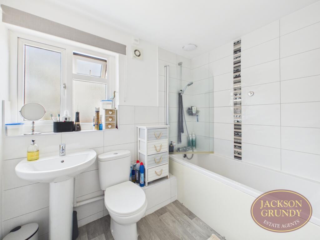 Apartment in Long Buckby, West Northamptonshire - View 5