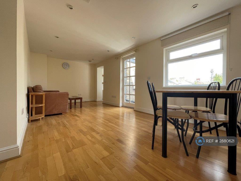 Main image of property: Victoria Road, Cambridge, CB4