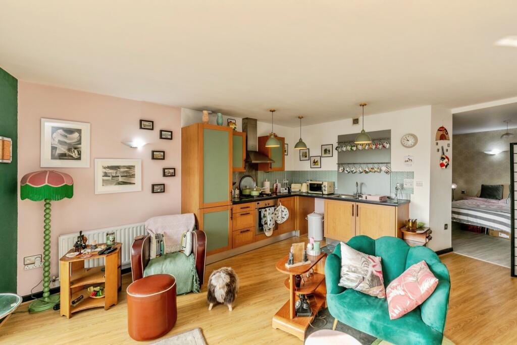 Apartment in Bristol, Canon's Marsh, Spike Island - View 4