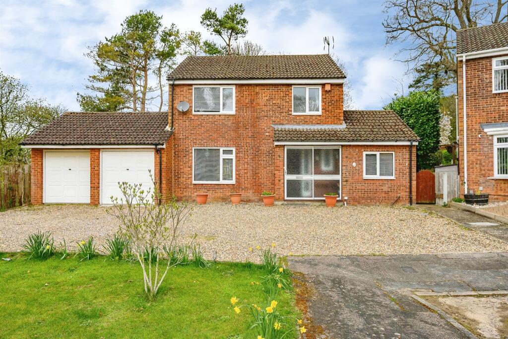 Main image of property: Hunting Gate, Hemel Hempstead