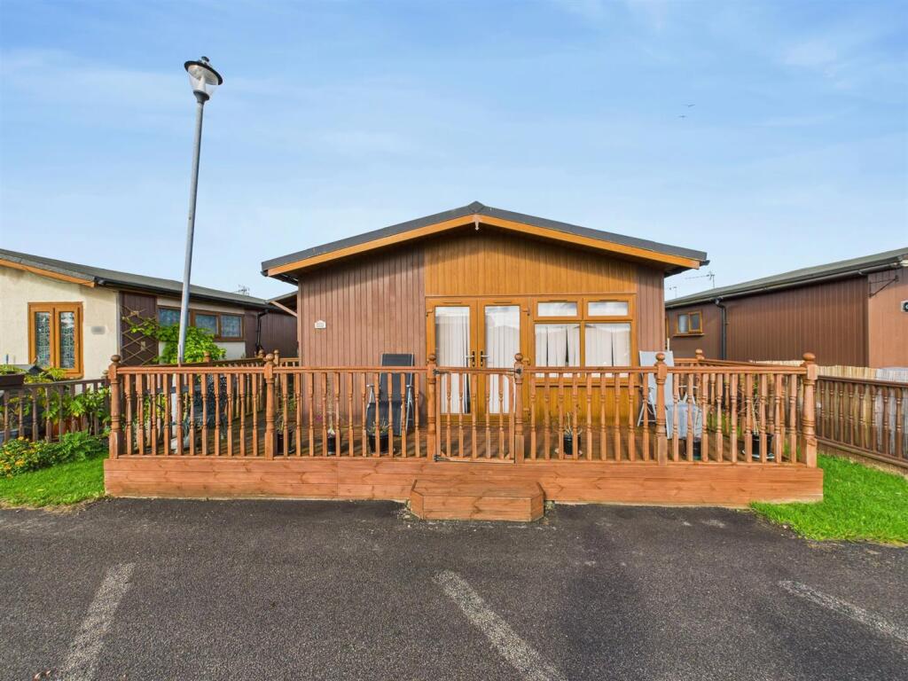 Main image of property: Links Avenue, Mablethorpe