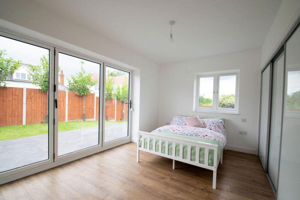 2 bedroom detached bungalow for sale in Greenfield Road, Pulloxhill, MK45 - View 6