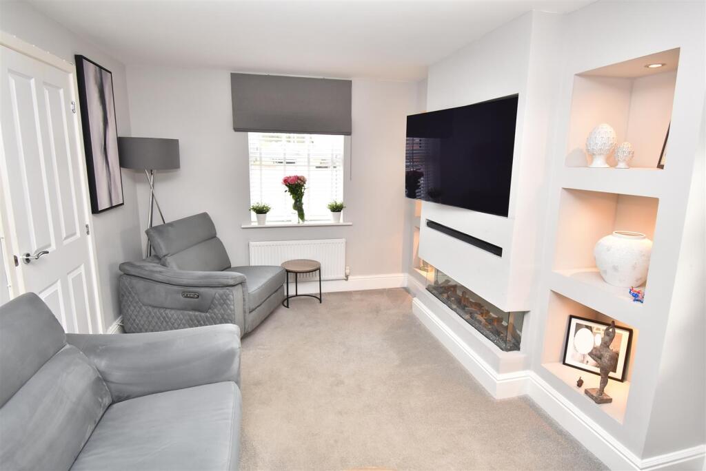 House in North West Leicestershire, Leicestershire - More