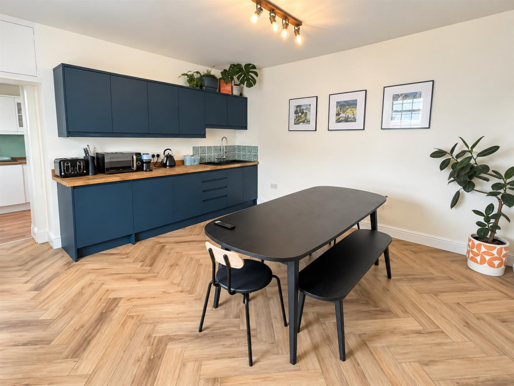 House in Bristol, Wapping Wharf, Southville - More