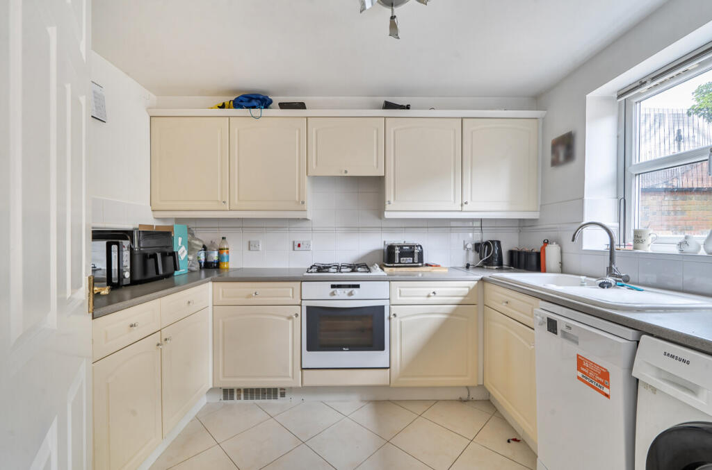 House in Aylesbury, Walton - View 3