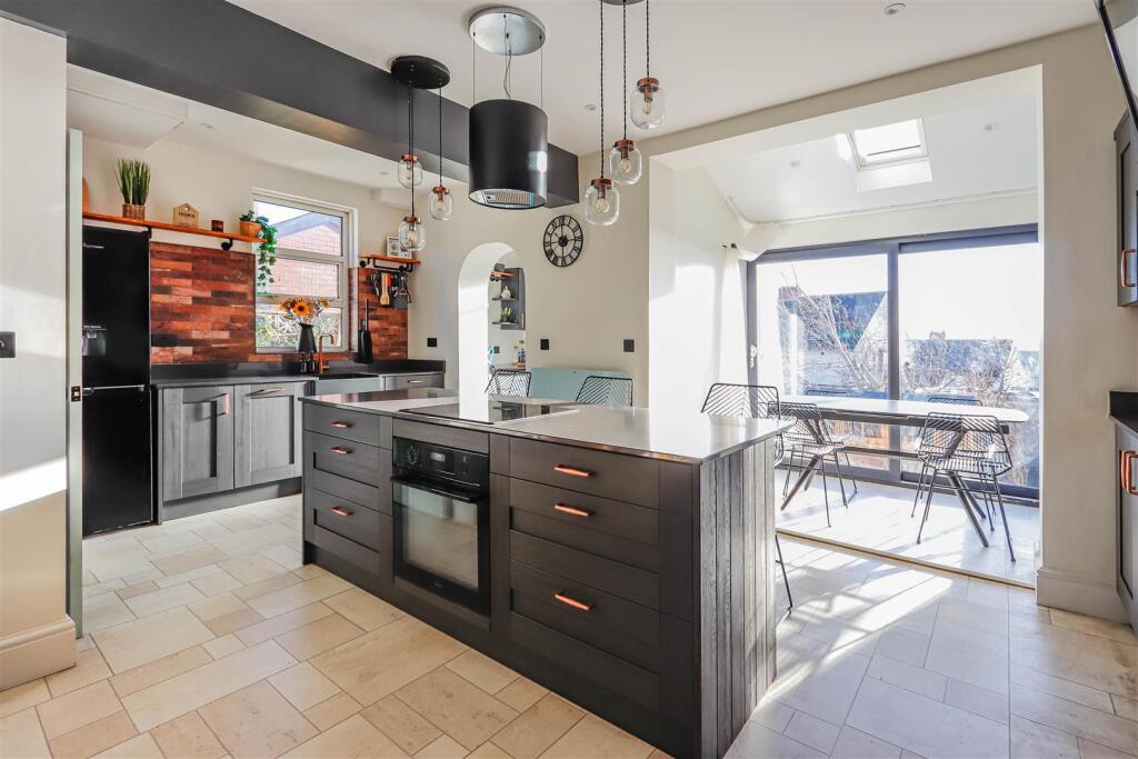 House in Barry, Merthyr Dyfan - View 3