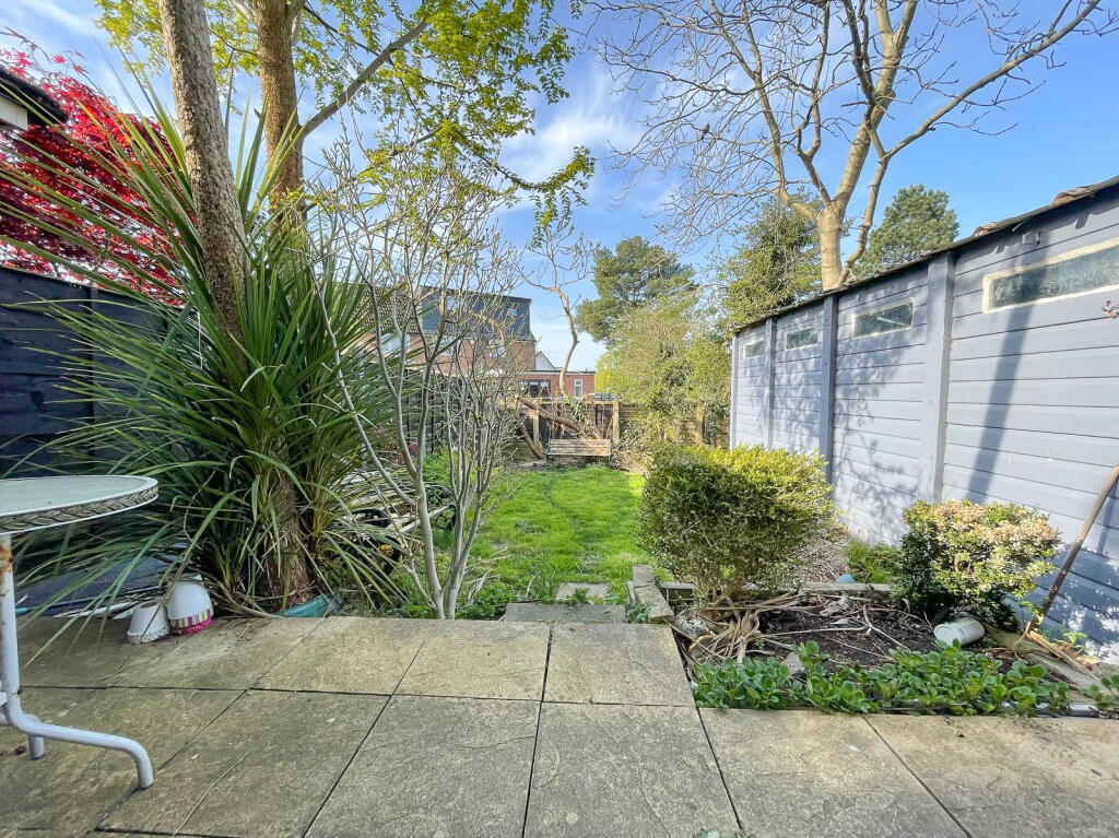 Yew Tree Drive, Bredbury photo 2