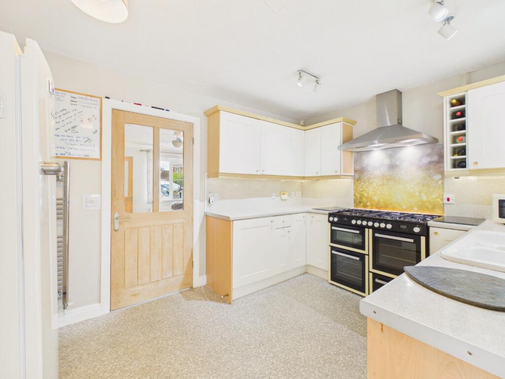 House in Kingston upon Hull, Bransholme - More