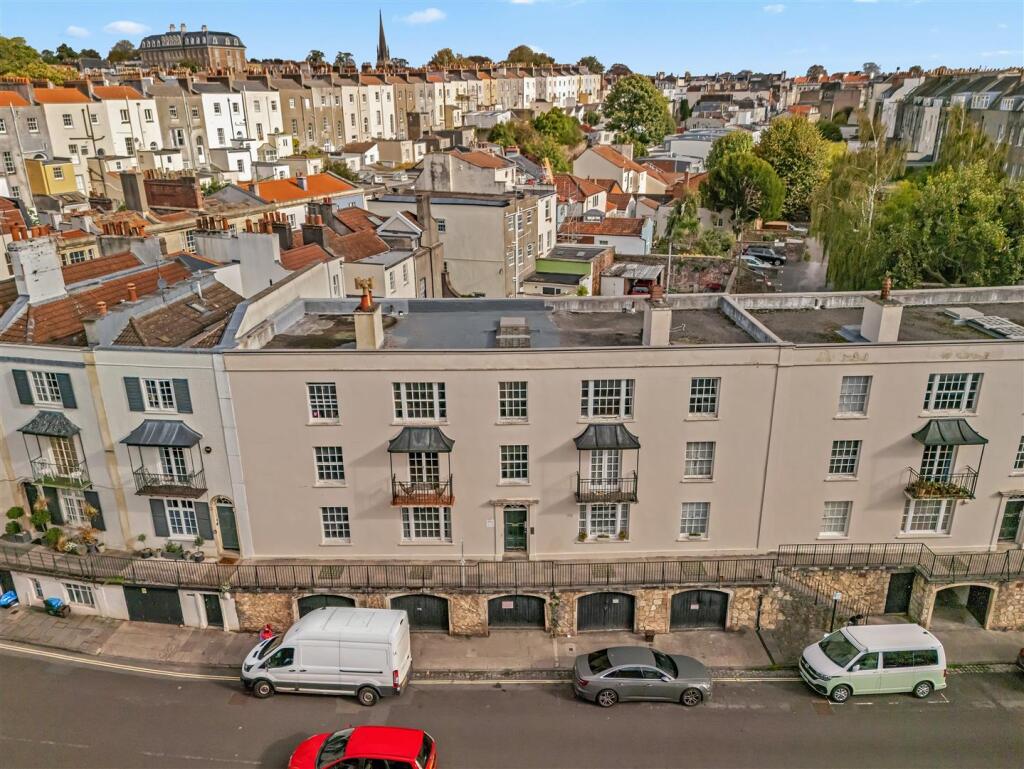 Apartment in Bristol, Clifton Village, Hotwells - View 4