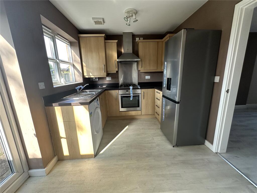 9, Spring Close, Kirkby-in-Ashfield, Nottingham, Nottinghamshire, NG17 photo 5
