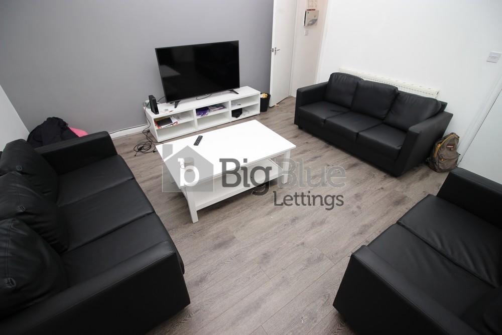 House in Leeds, West Yorkshire - View 2