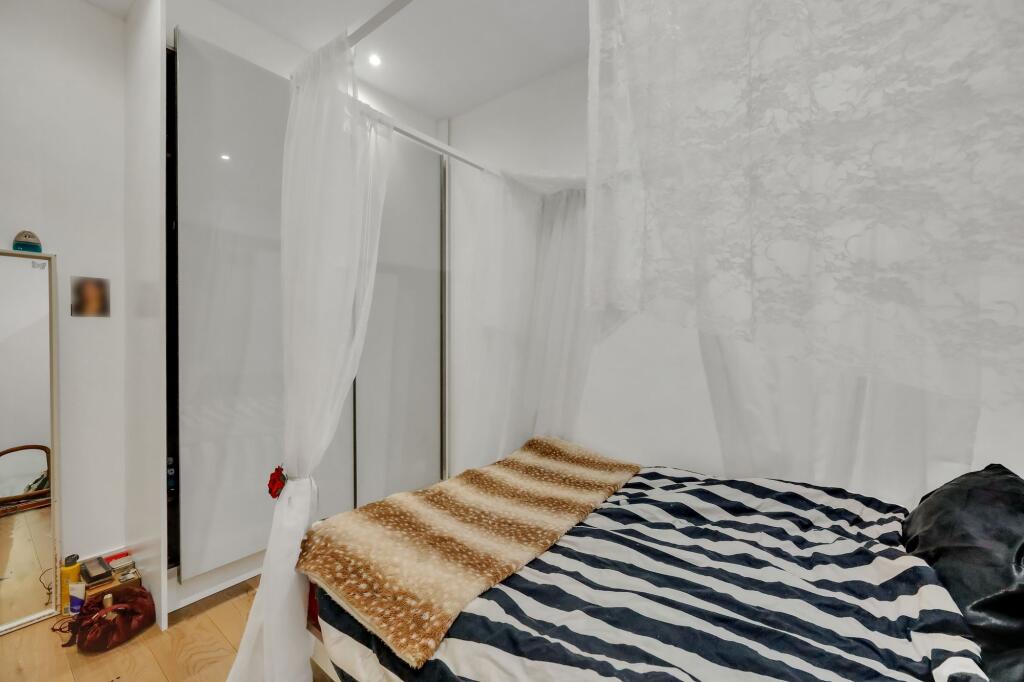 Apartment in London - More