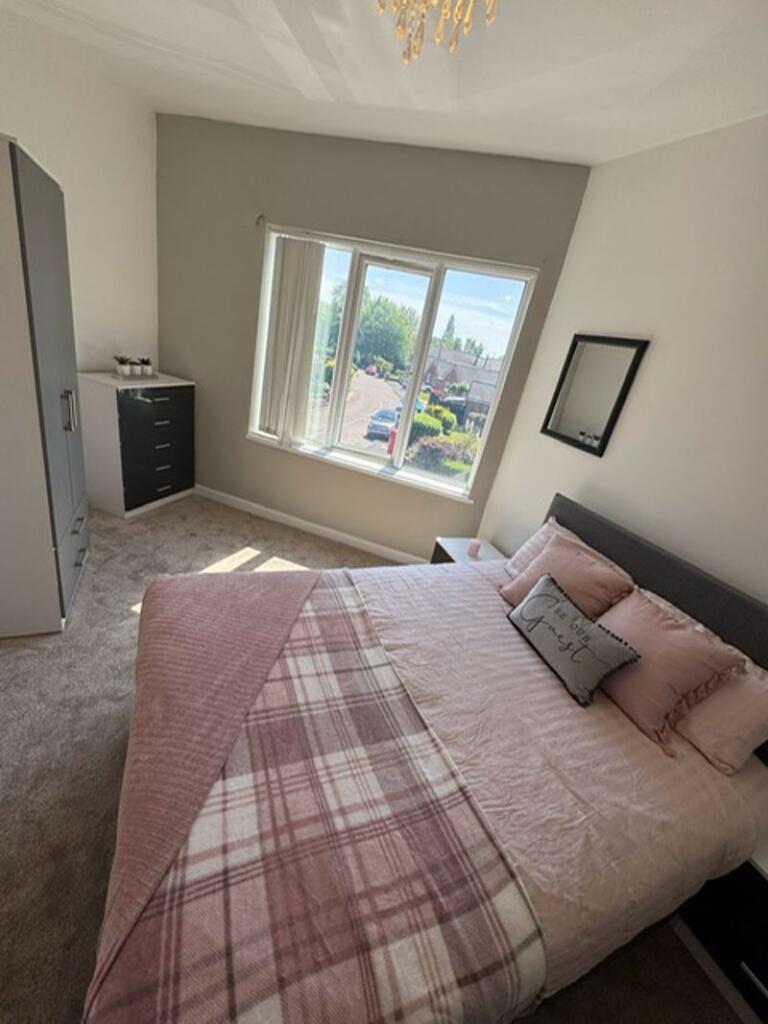 Main image of property: St Helens Road - Ensuite room