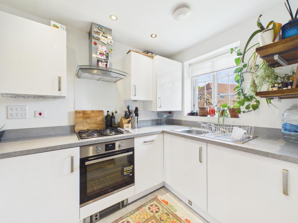 Brae Burn Place, Bramley, RG26 photo 3