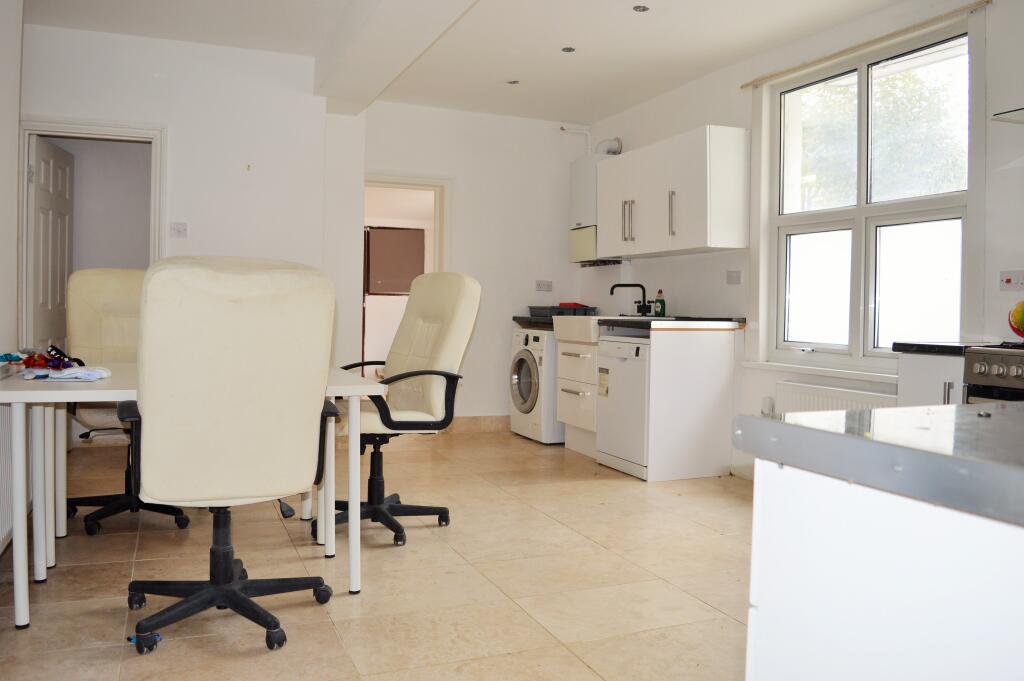 Apartment in London - More