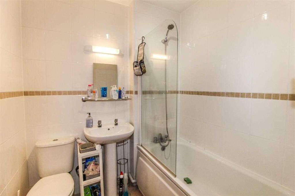 Apartment in Horsham, North Horsham - View 5