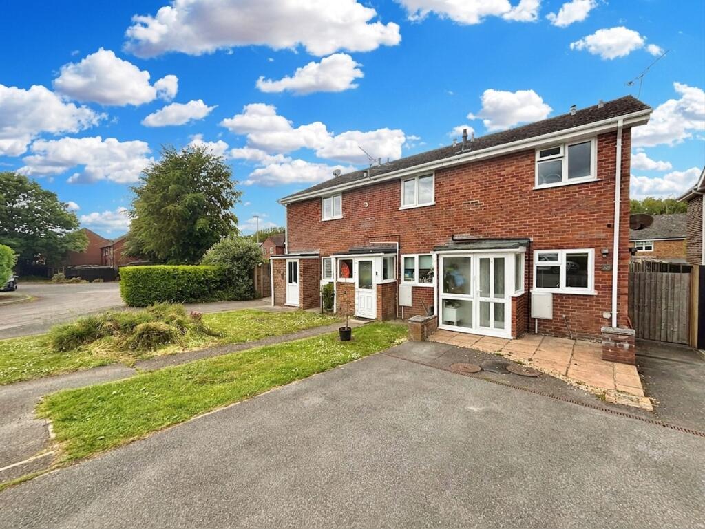 2-bed semi-detached on Pear Tree Close, Alderholt, SP6, £274,950